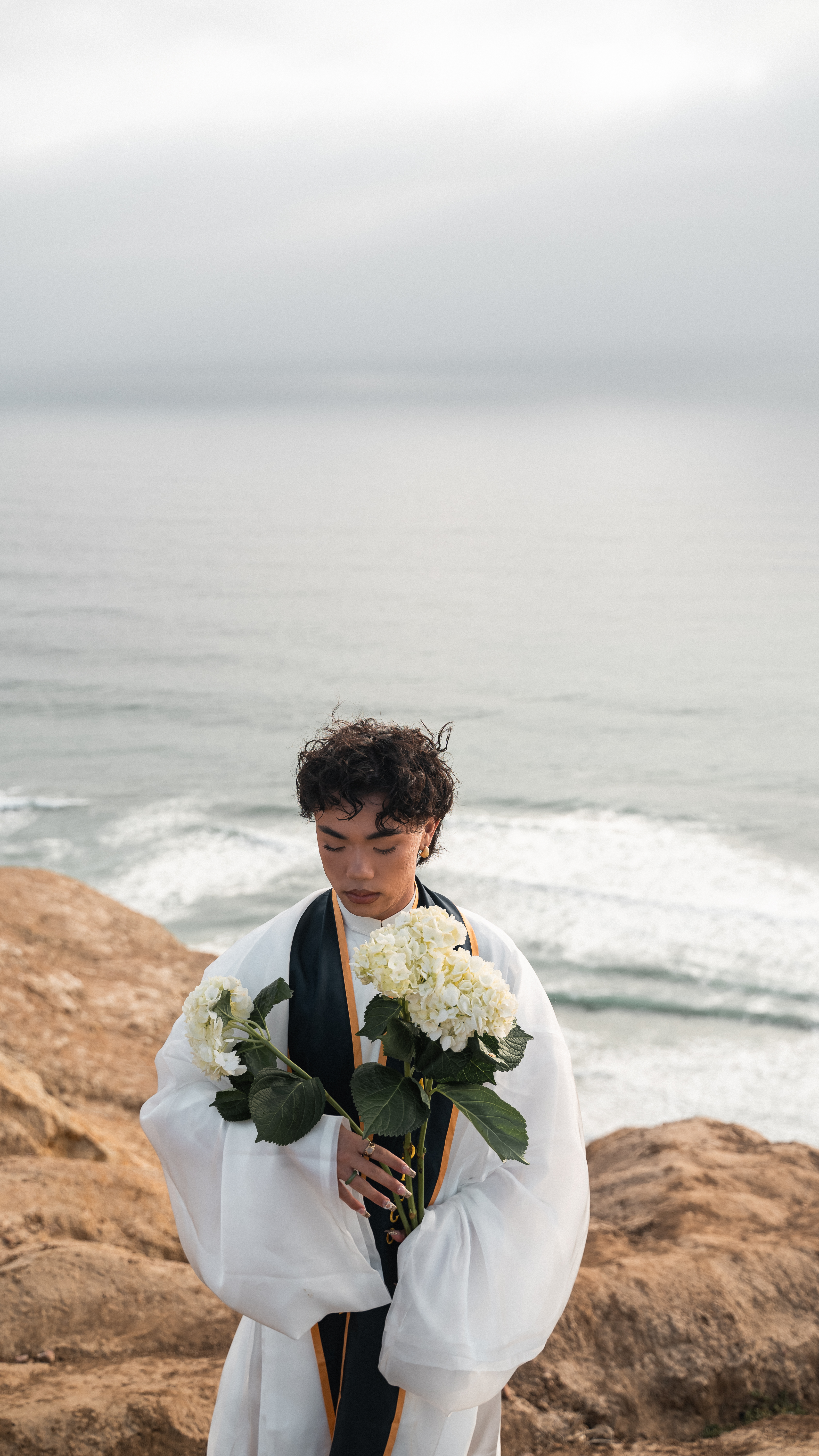 Khoi with flowers at the cliffs